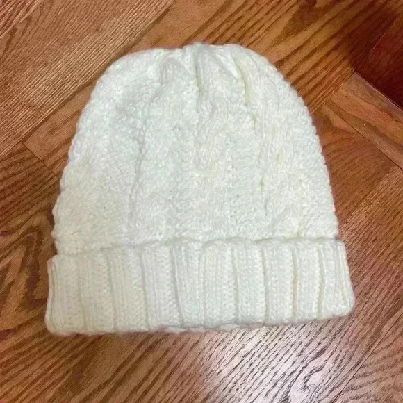 Michael Kors beanie hat - Picture 3 of 4